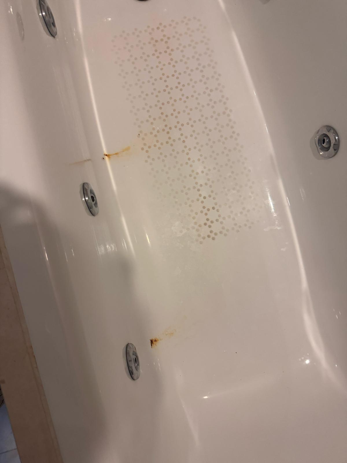 Bathtub repair peeling or rust coming back? Discover why DIY fixes fail and the best long-term solution. Get expert bathtub repair in Singapore with 9reno.